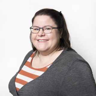 Sharon Kati - Junior kirjanpitäjä